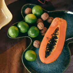 Assiette Shell Teal - L 39.5 cm x l 38 cm