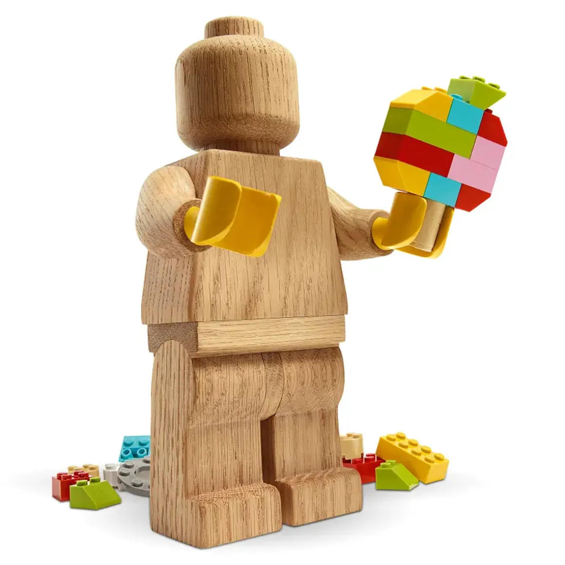 Figurine Lego en bois - h 20 cm