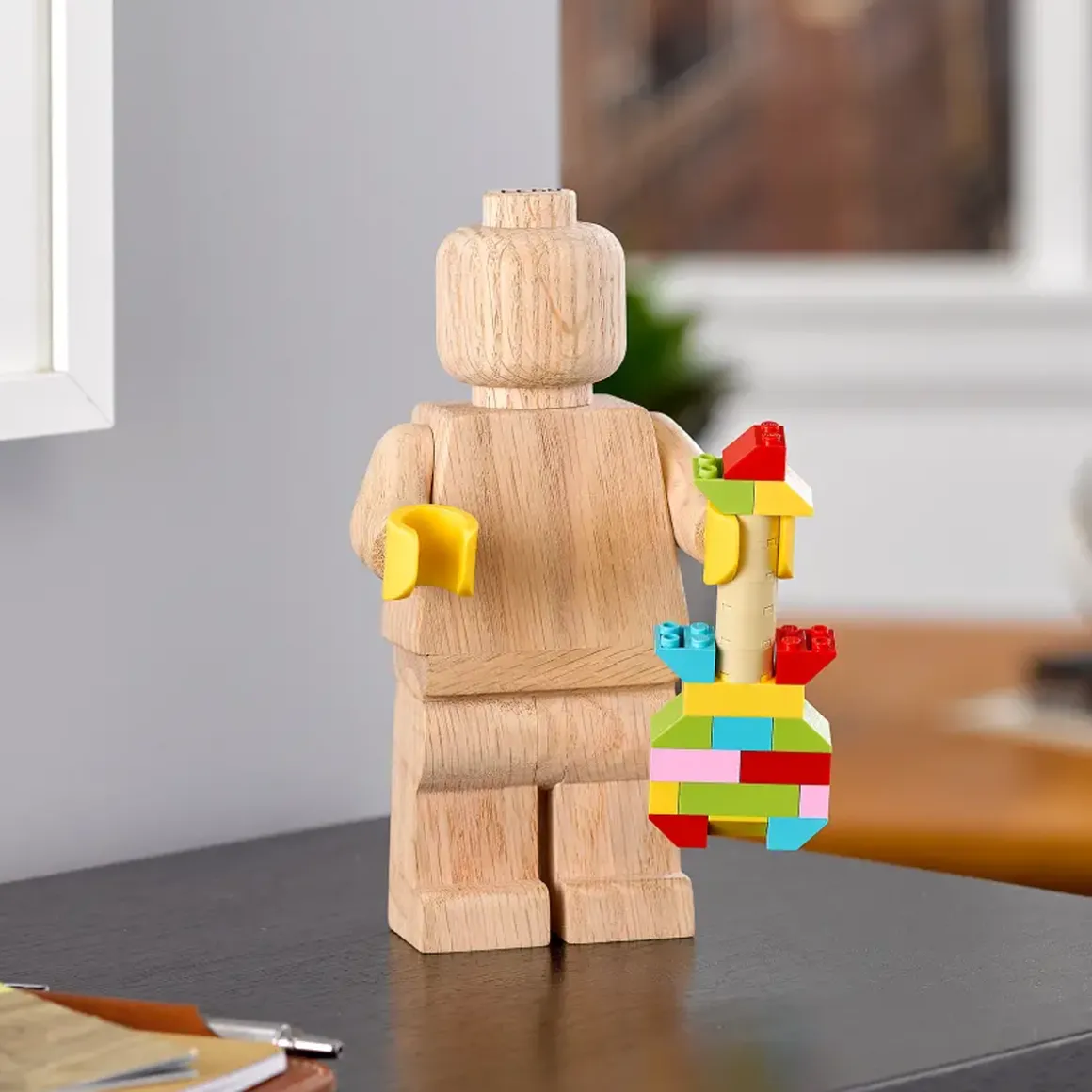 Figurine Lego en bois - h 20 cm