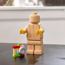 Figurine Lego en bois - h 20 cm