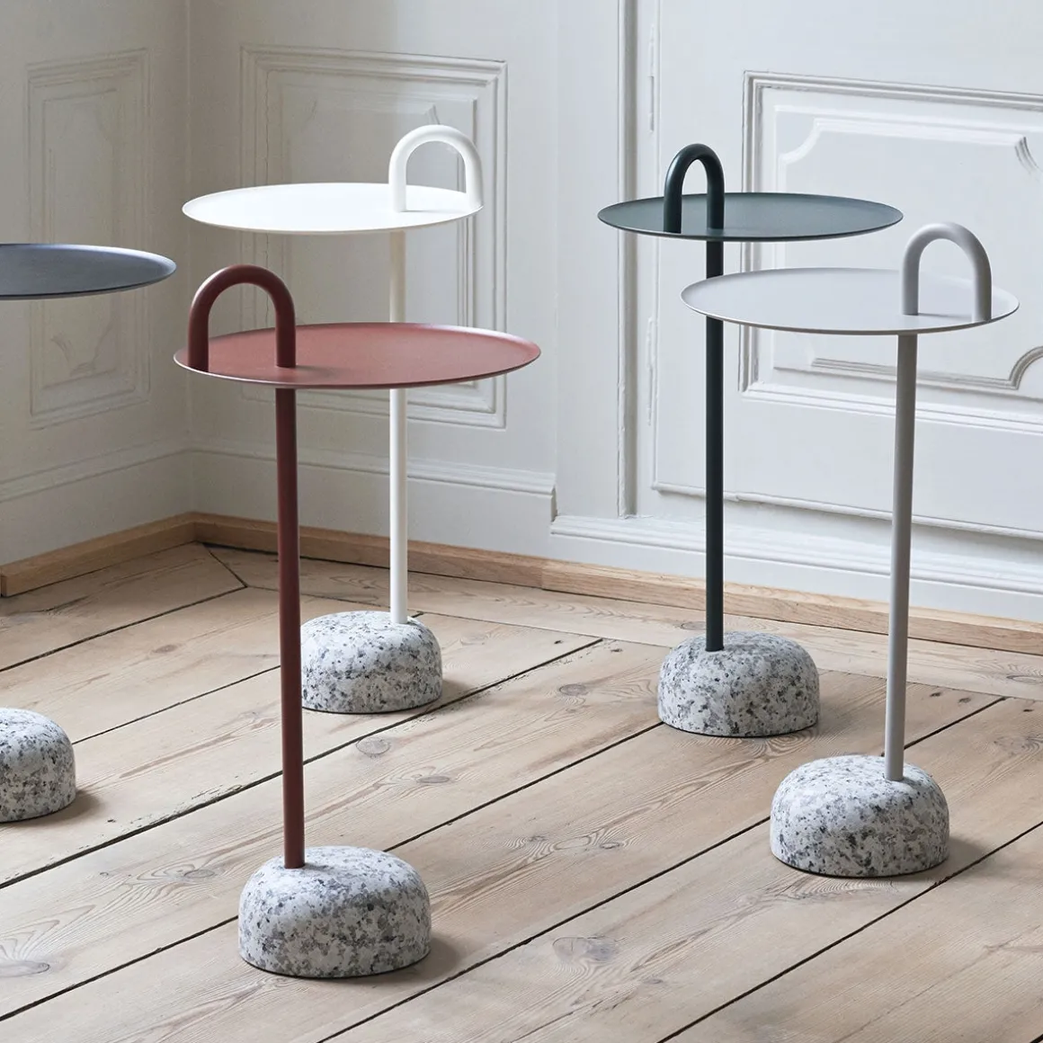 Table d'appoint Bowler en acier et granit - Rouge