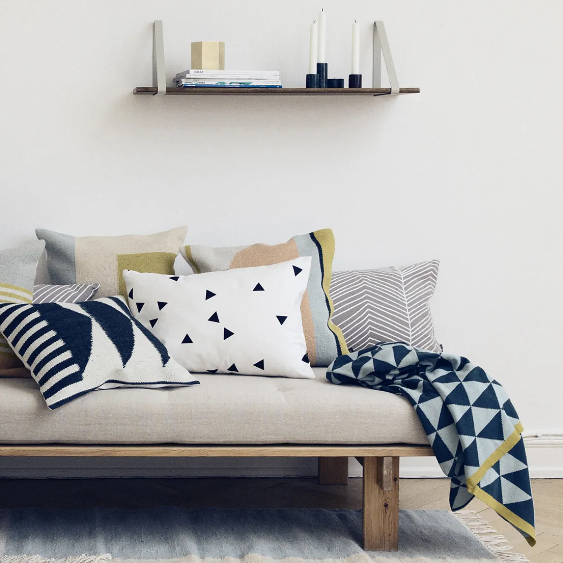 Étagère en chêne fumé